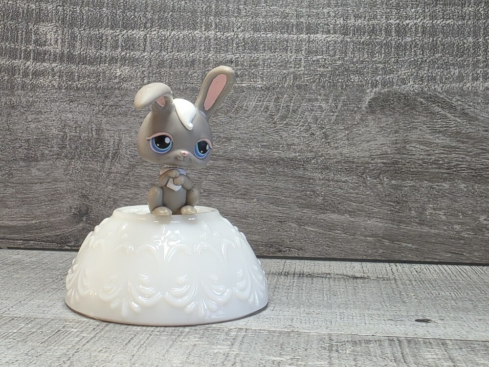 Littlest Pet Shop #14 Gray Bunny Rabbit With Blue Eyes G27